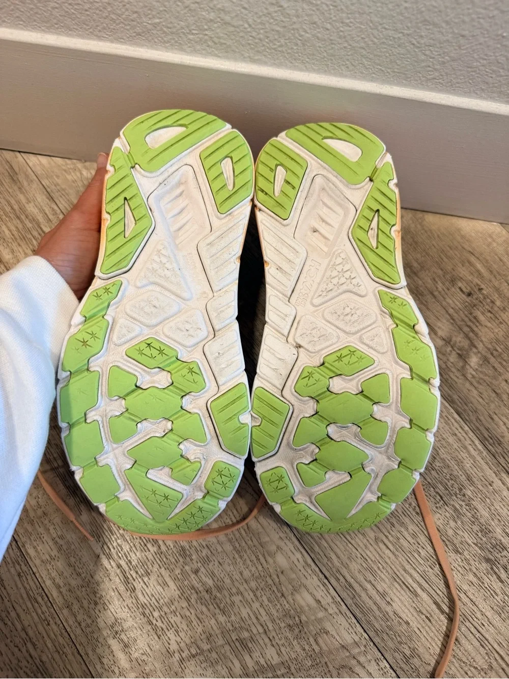 HOKA Arahi 7 Women’s Stability Running Shoes Coral Peach Size 8.5